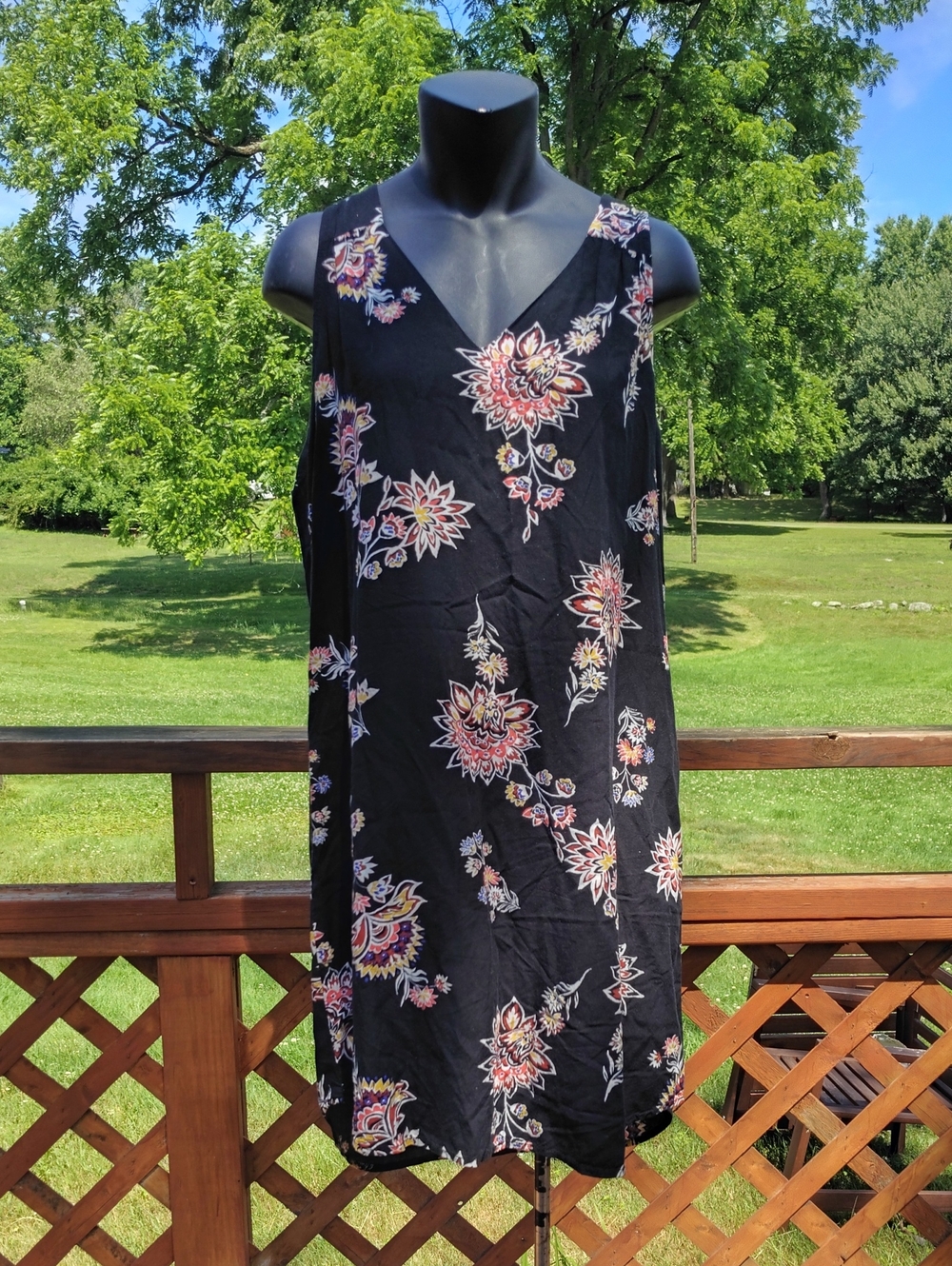 Old Navy Black Sleeveless V Neck Dress with Colorful Floral  Print Size Medium
